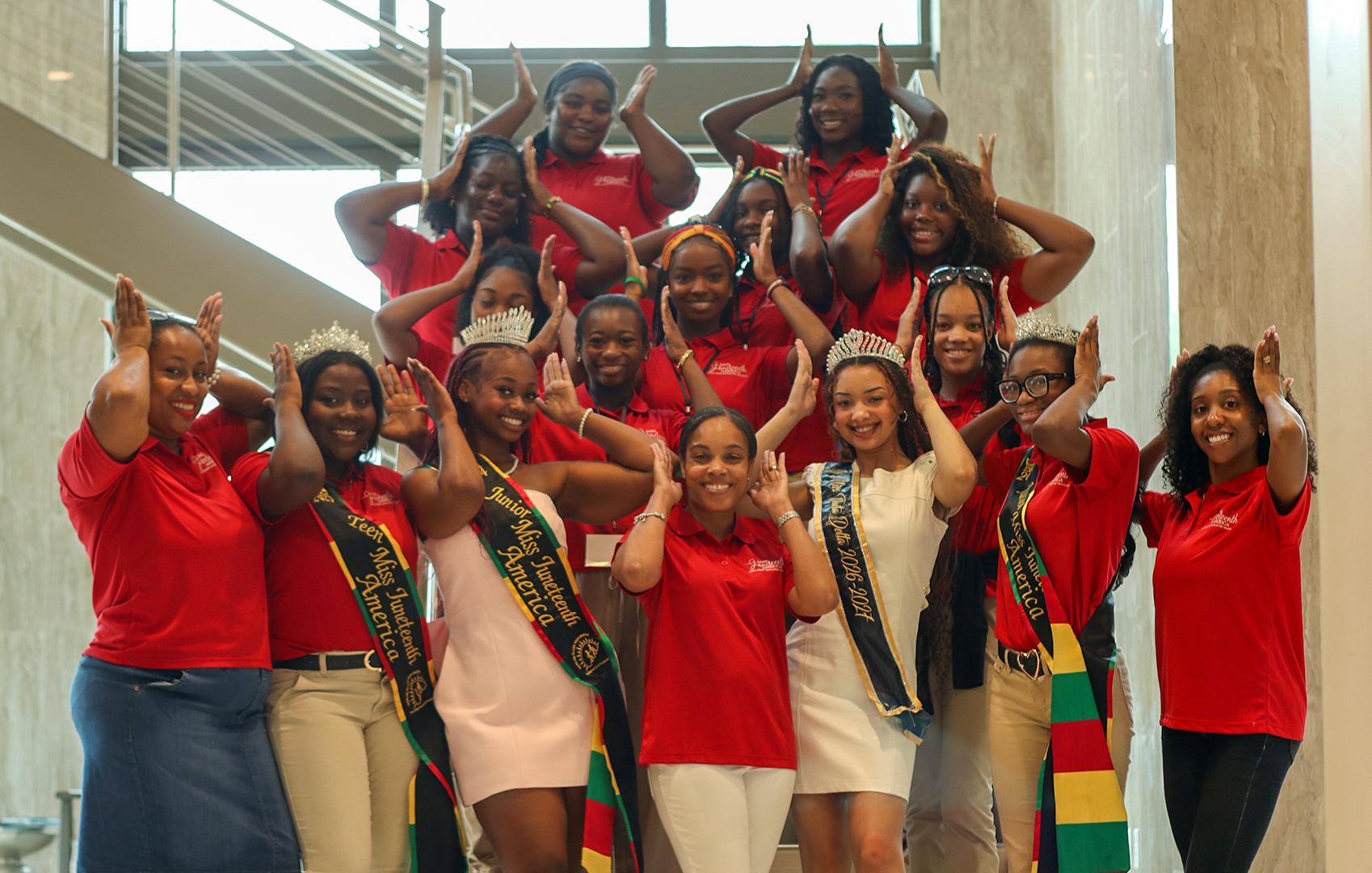 Class of 2026 Participants along with Pageant Director, Program Administrator, and 2024 and 2025 Crowned Queens